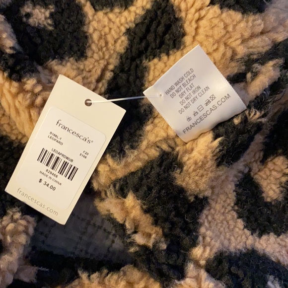 Francesca’s Soft fur leopard infinity scarf - New with Tag! - Picture 4 of 5